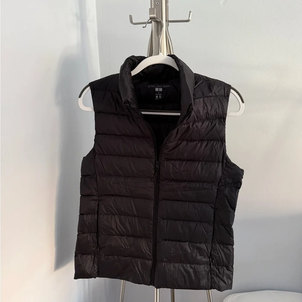 Uniqlo Women’s ULTRA LIGHT DOWN Vest Medium - Picture 1 of 7